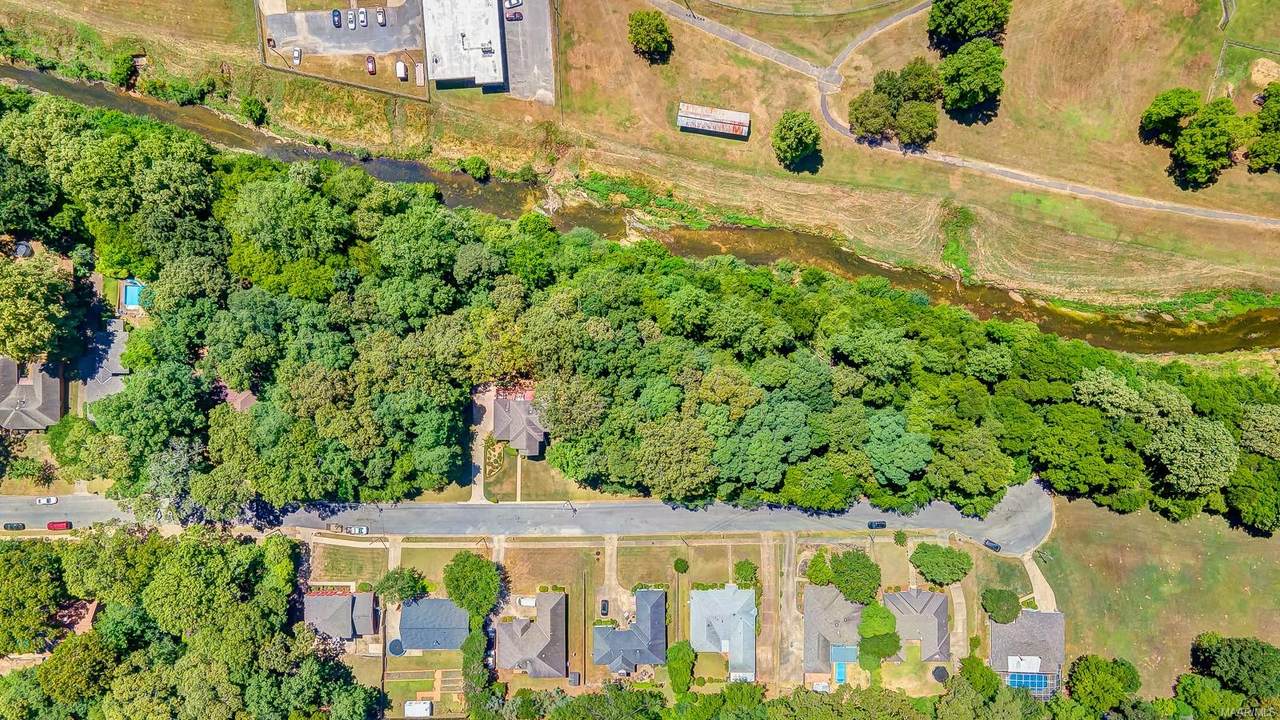 1043 Whitehall Parkway - Photo 1