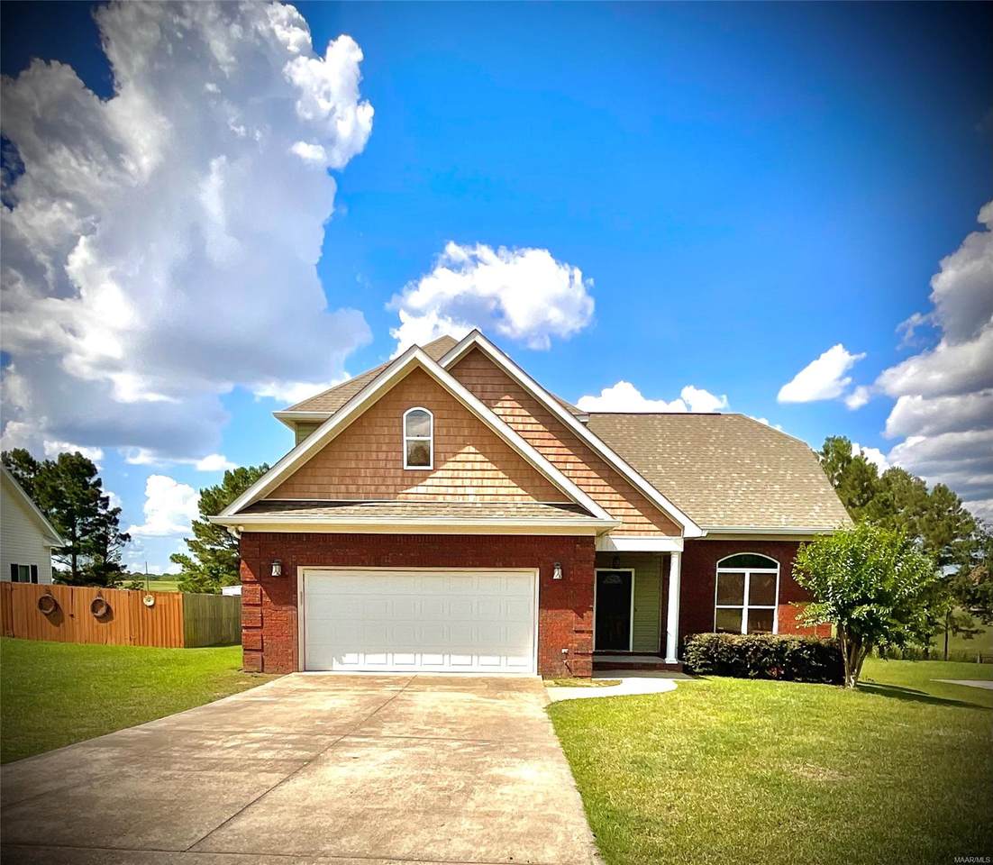 121 Lake Lane - Photo 1