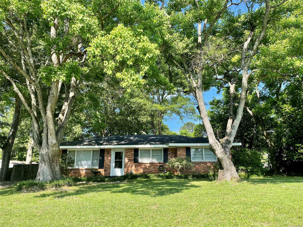 1304 Adell Street - Photo 1