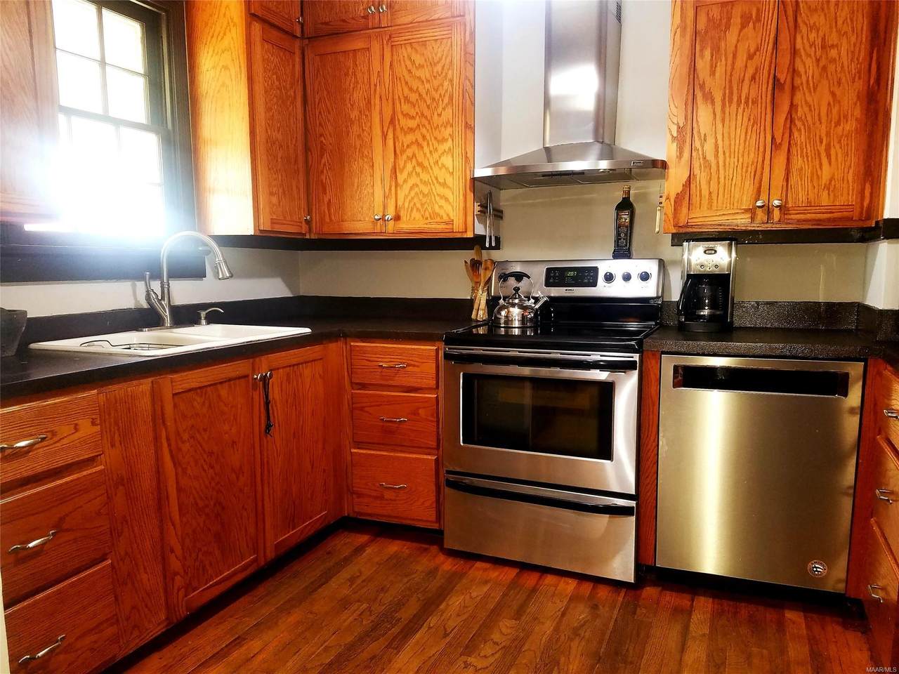 1925 Windsor Avenue - Photo 1