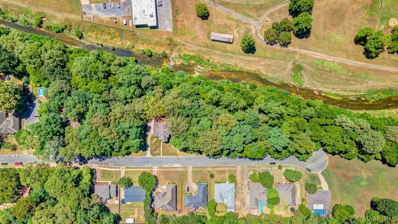 1049 Whitehall Parkway - Photo 1