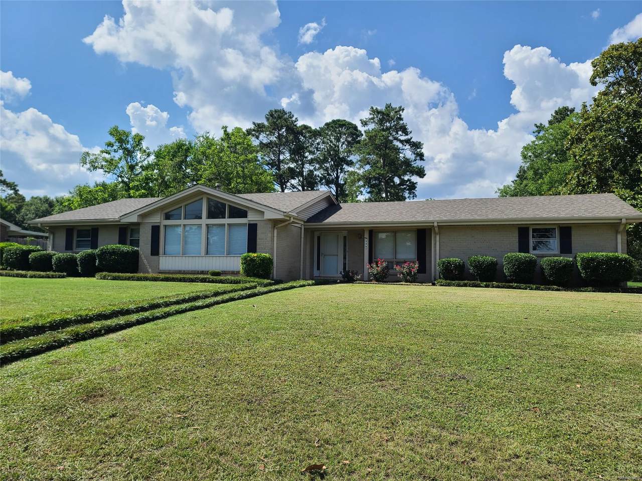 225 Hickory Lane - Photo 1