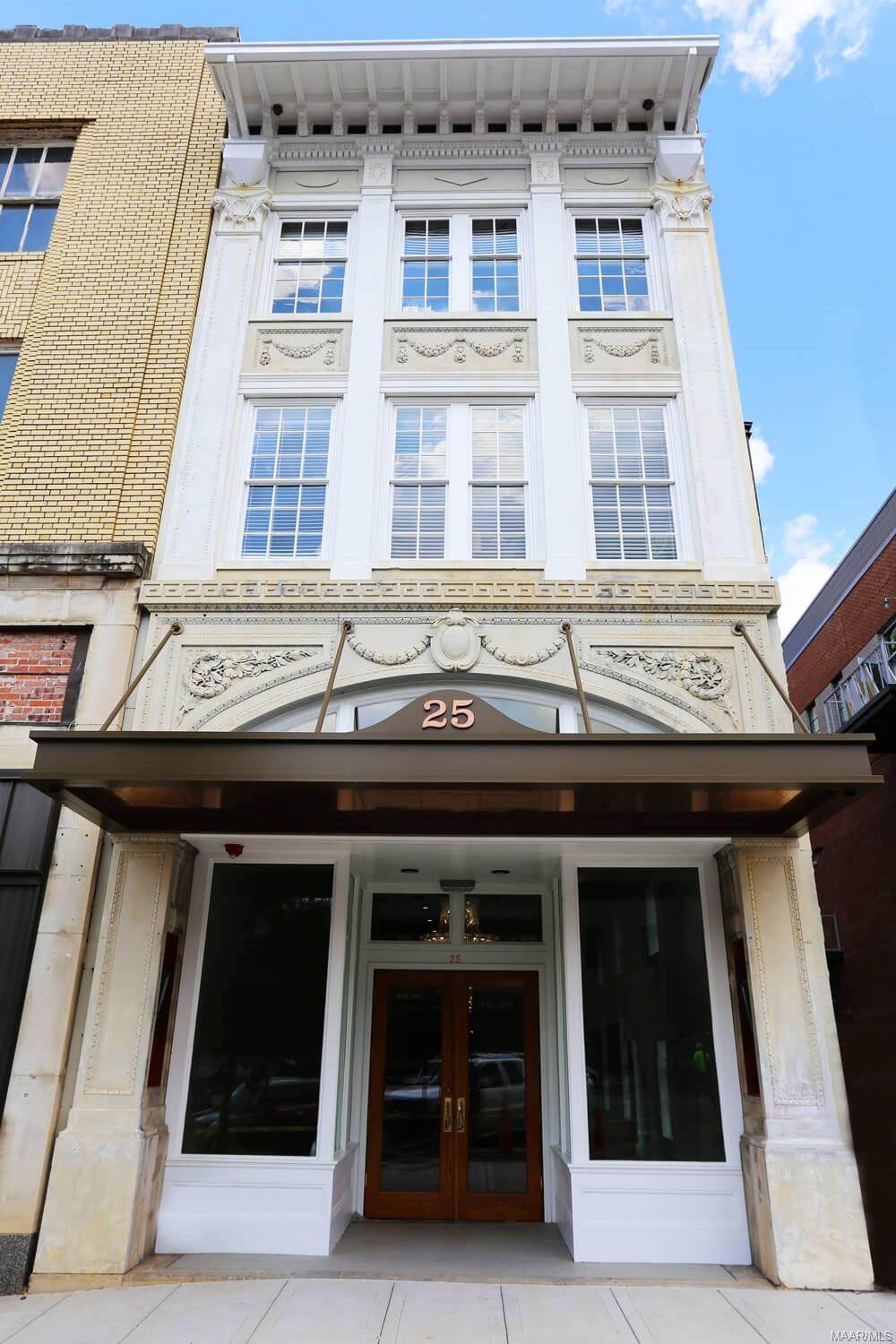 25 Dexter Avenue - Photo 1