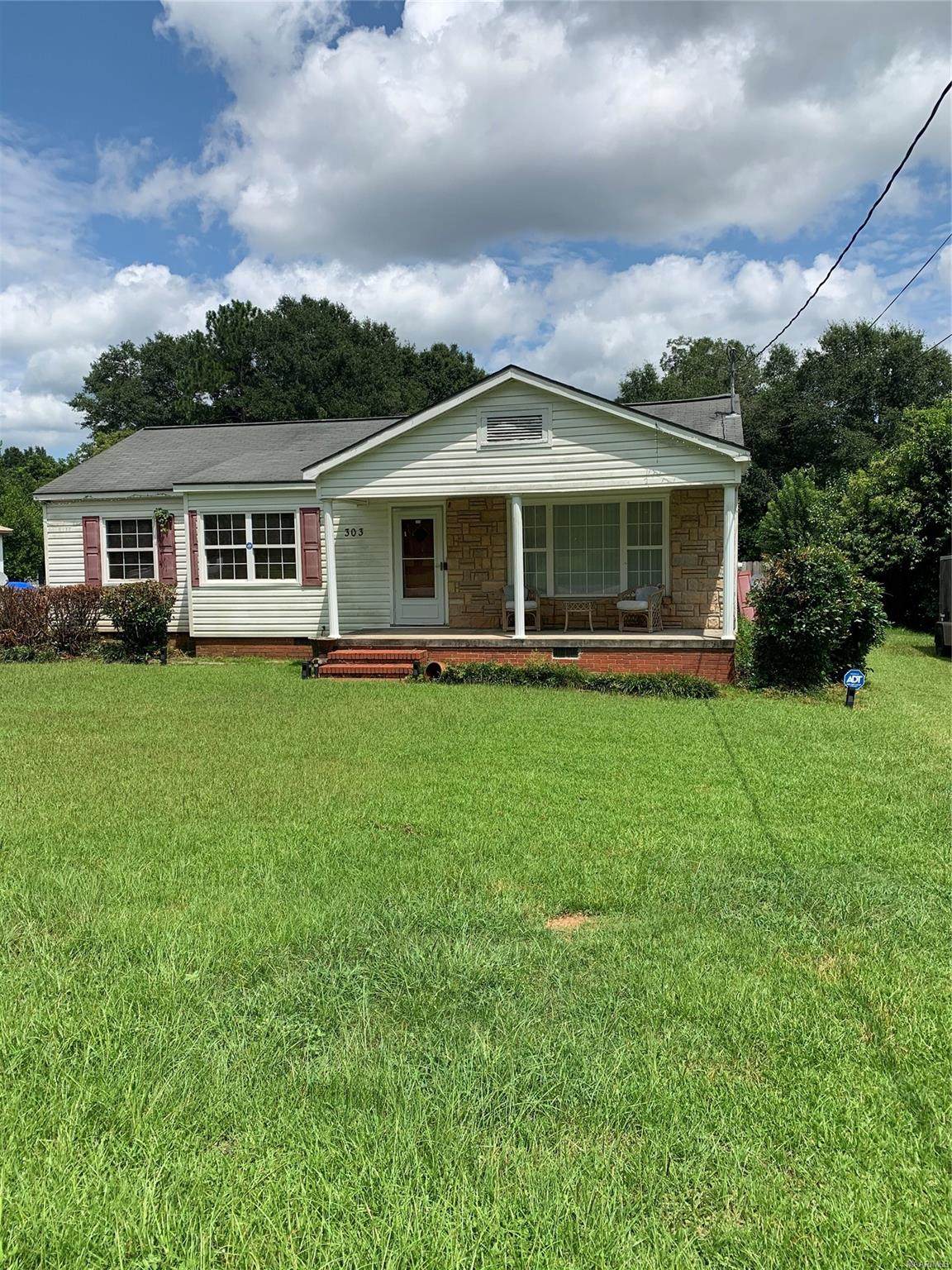 303 Sunset Drive - Photo 1