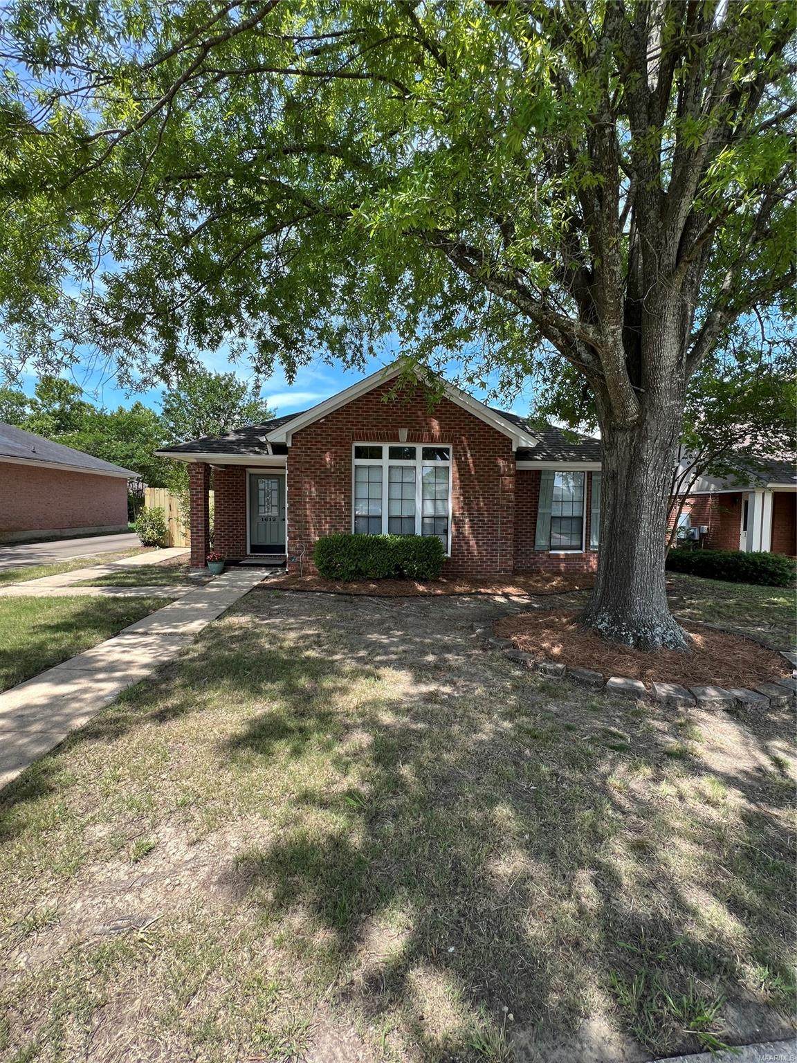1612 Queen Elizabeth Court - Photo 1