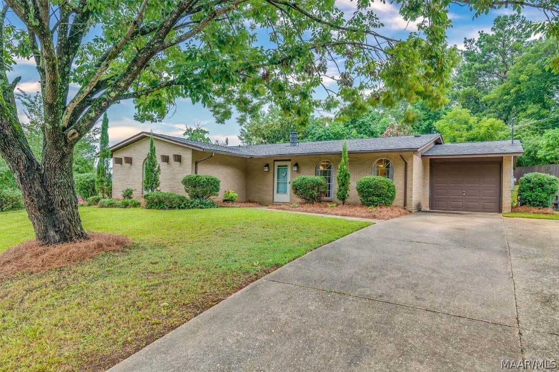 203 Sheila Boulevard - Photo 1