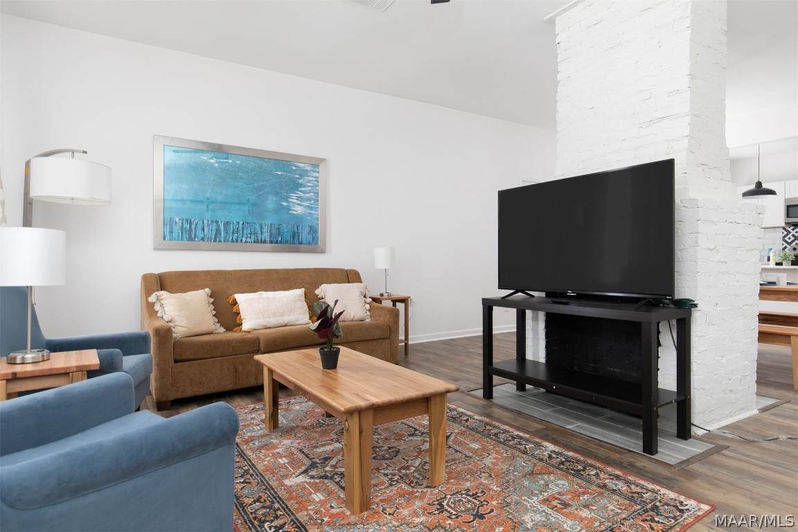 2342 Winona Avenue - Photo 1