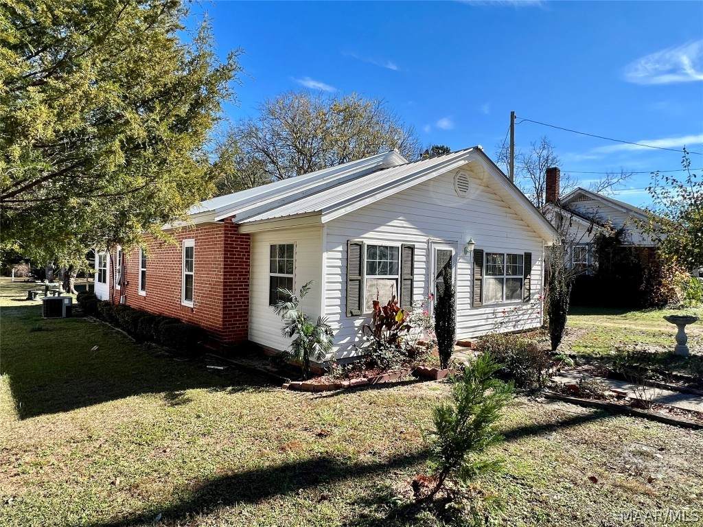 206 Johnson Street - Photo 1