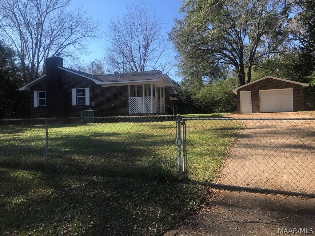 300 Lakeview Drive - Photo 1