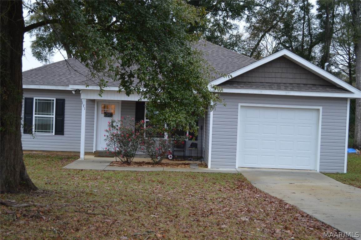 171 Oakwood Drive - Photo 1