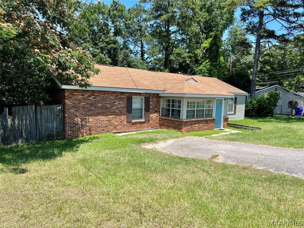 320 Ray Avenue - Photo 1