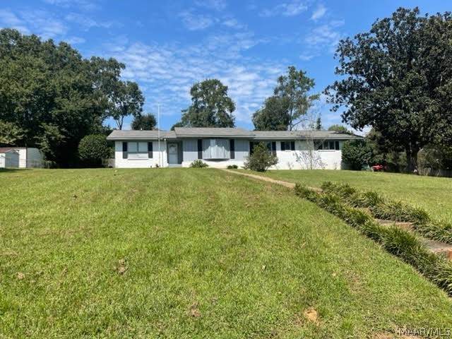 205 Oakwood Drive - Photo 1