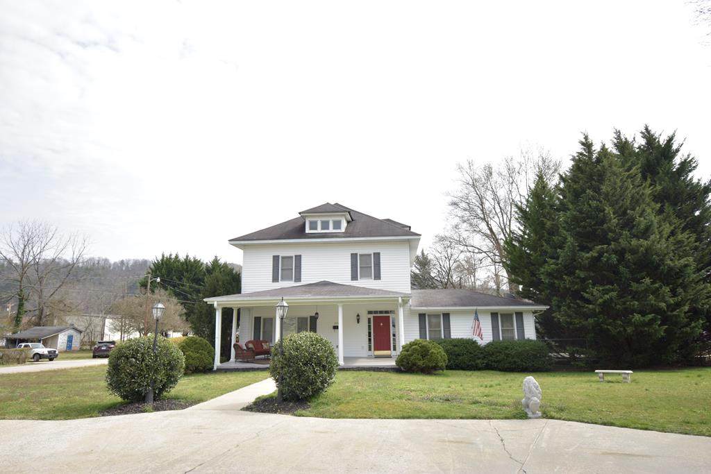970 Valley River Ave - Photo 1