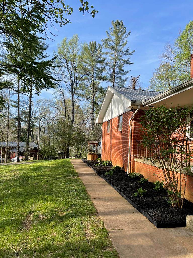 136 Griffin Drive - Photo 1