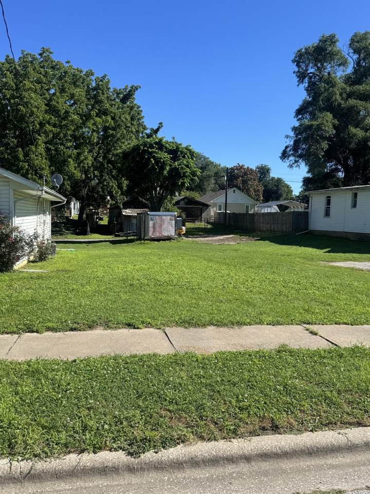 213 Maple Street - Photo 1
