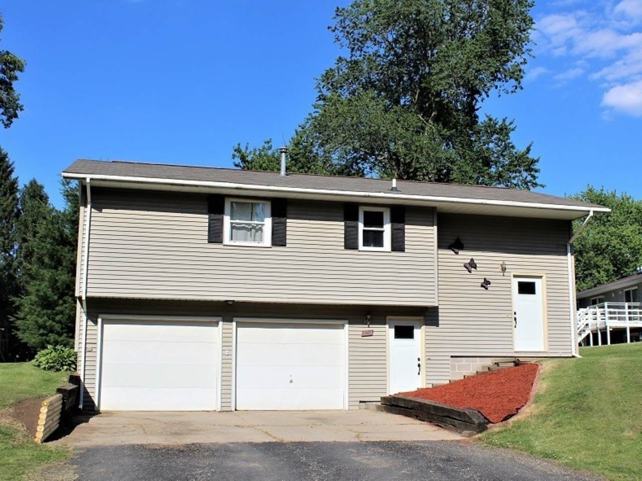 602 Valley Drive - Photo 1