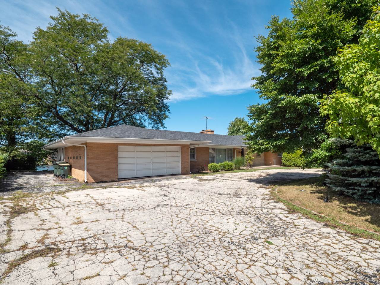 208 Dee Road - Photo 1