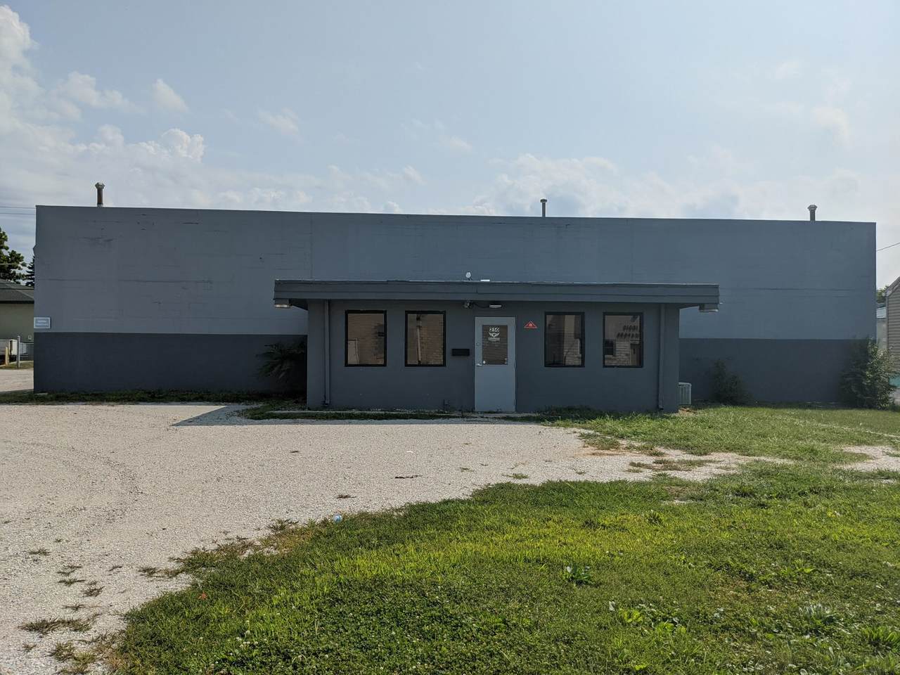 250 Kinzie Avenue - Photo 1