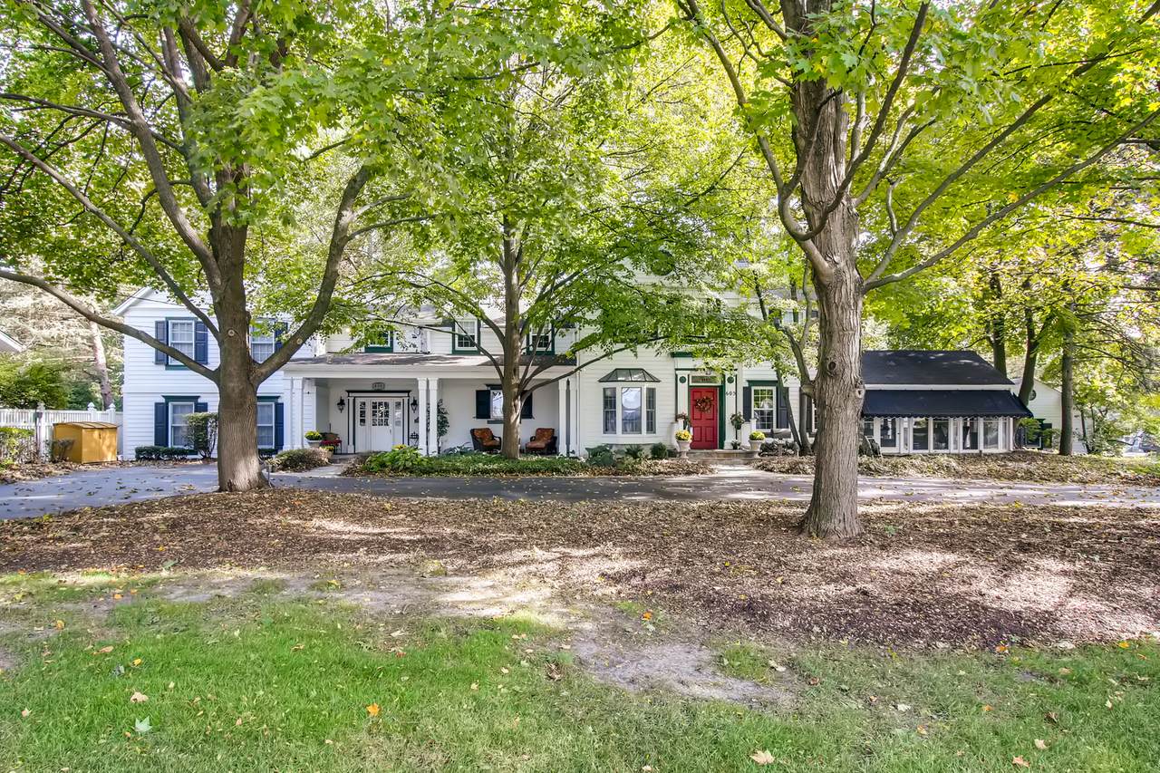 605 Chestnut Avenue - Photo 1