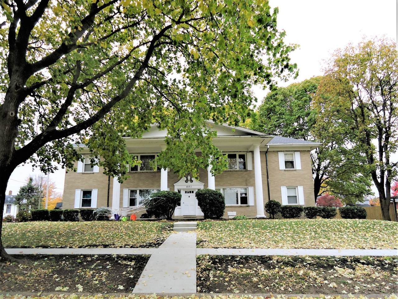 601 Cleveland Street - Photo 1
