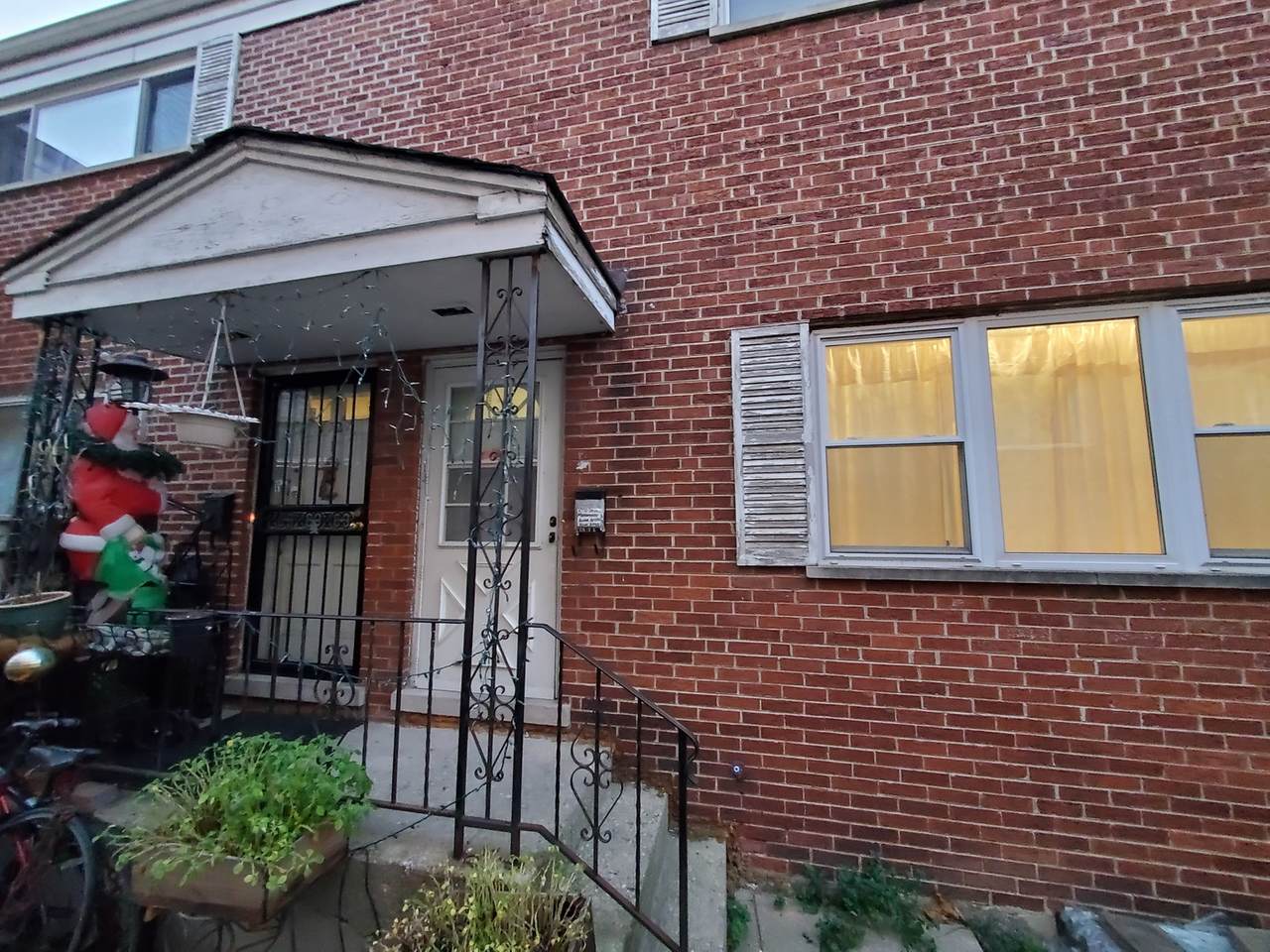1727 Estes Avenue - Photo 1