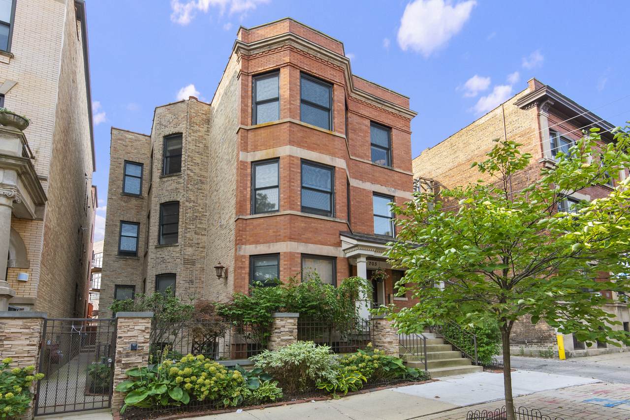 703 Wellington Avenue - Photo 1