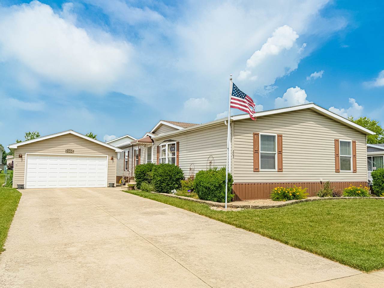 203 Begonia Drive - Photo 1