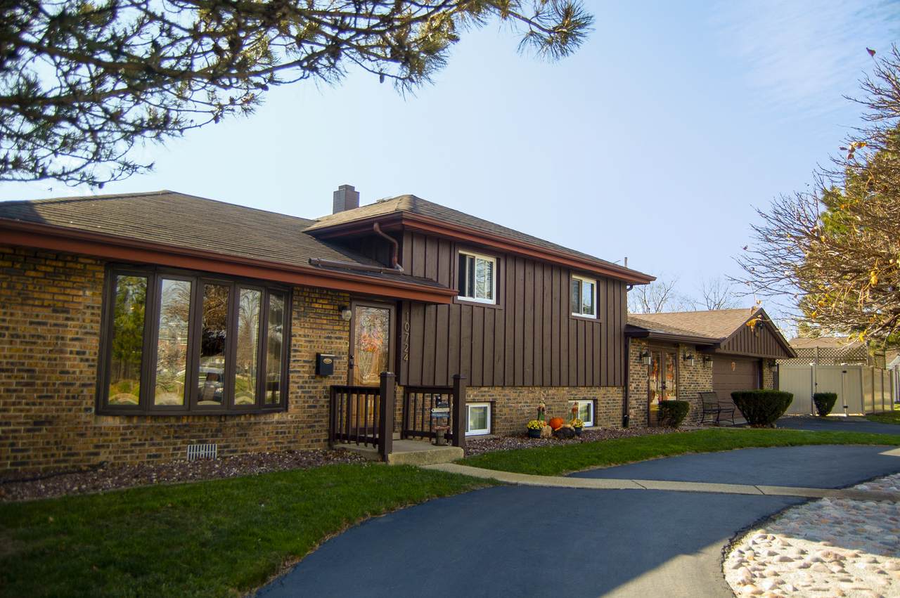 10724 Lloyd Drive - Photo 1