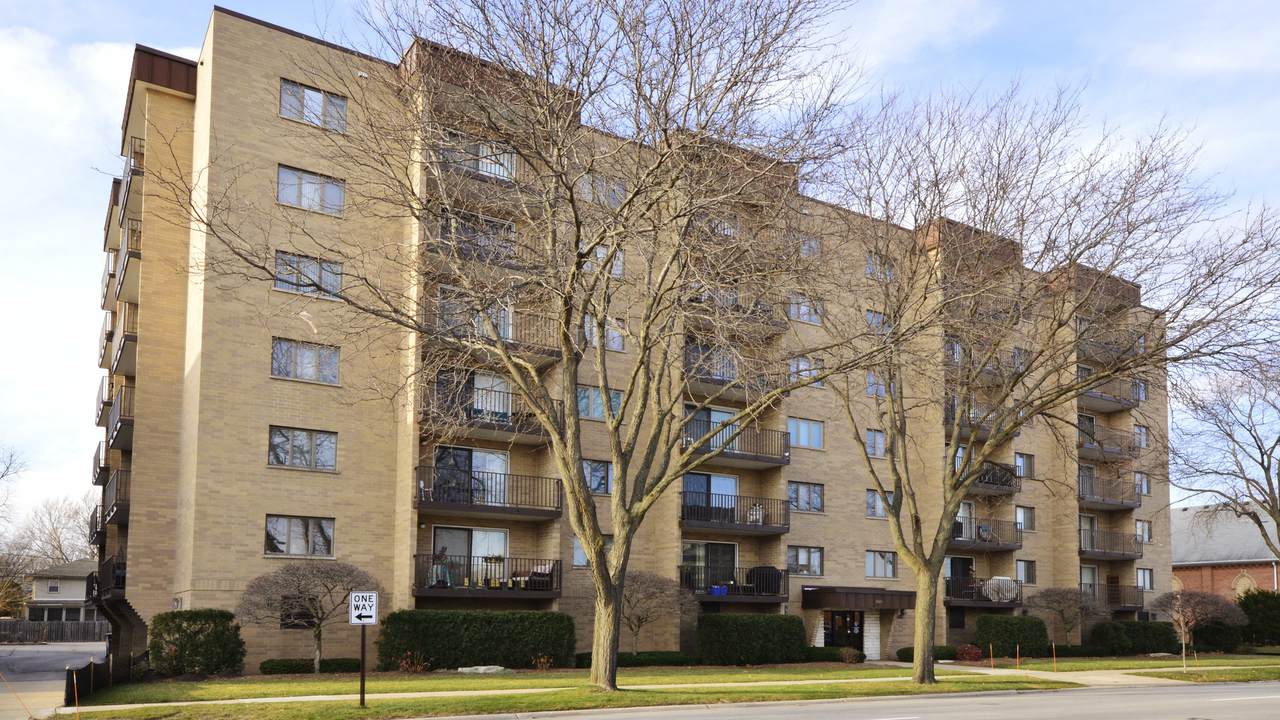 700 Graceland Avenue - Photo 1