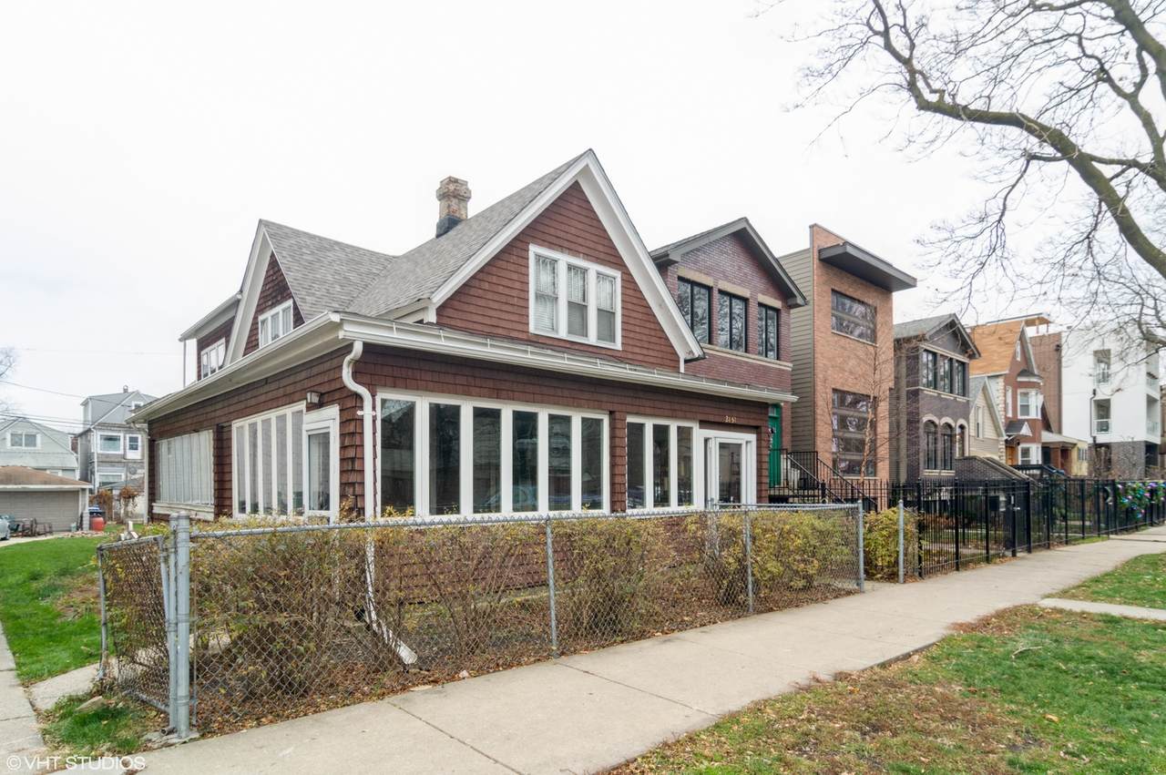 2851 Belden Avenue - Photo 1