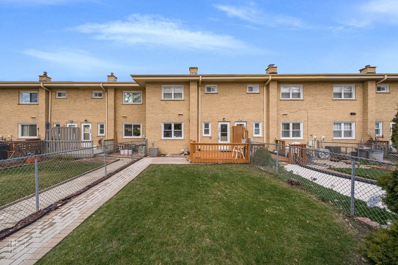 1290 Wheeling Road - Photo 1