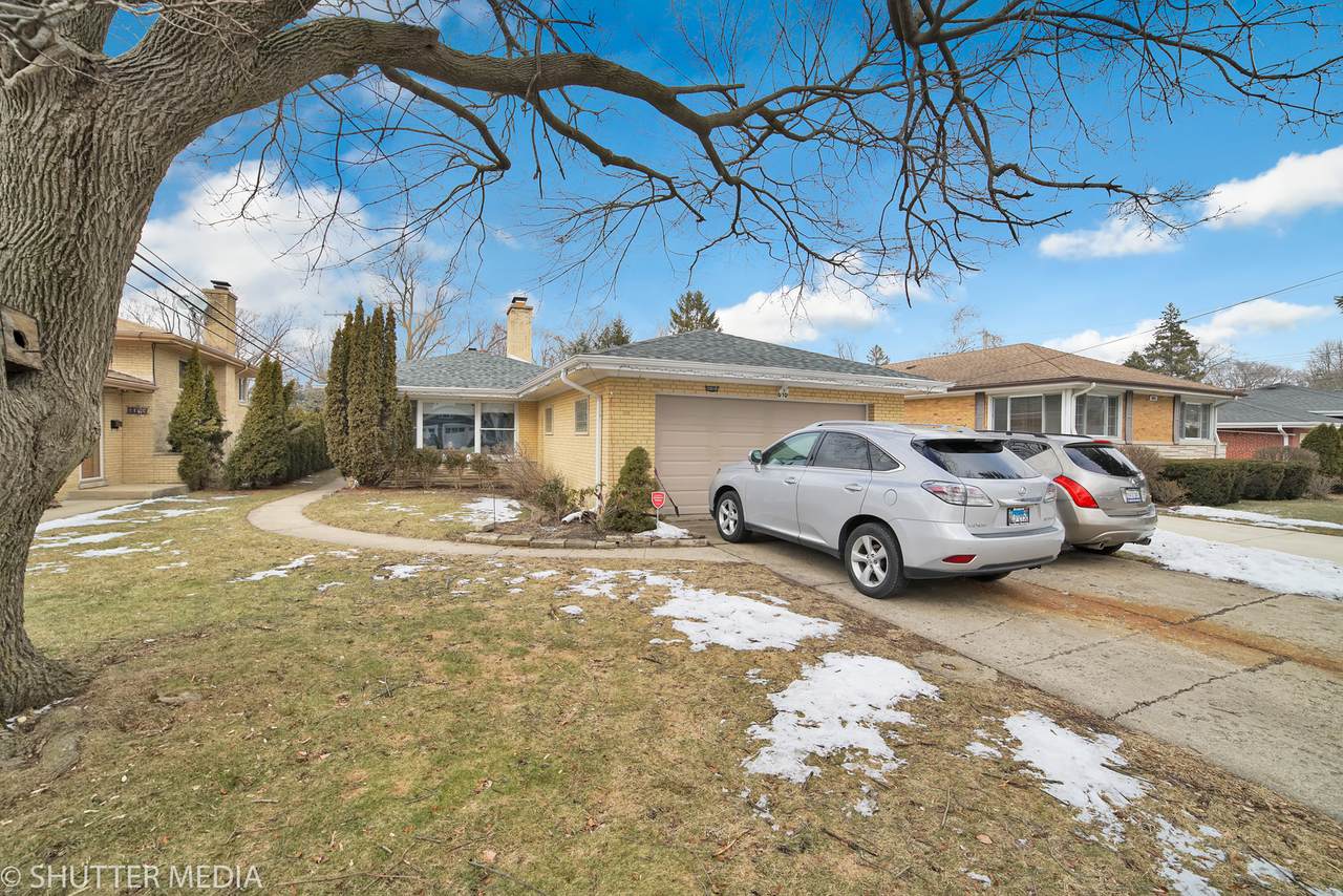 2010 Irwin Avenue - Photo 1