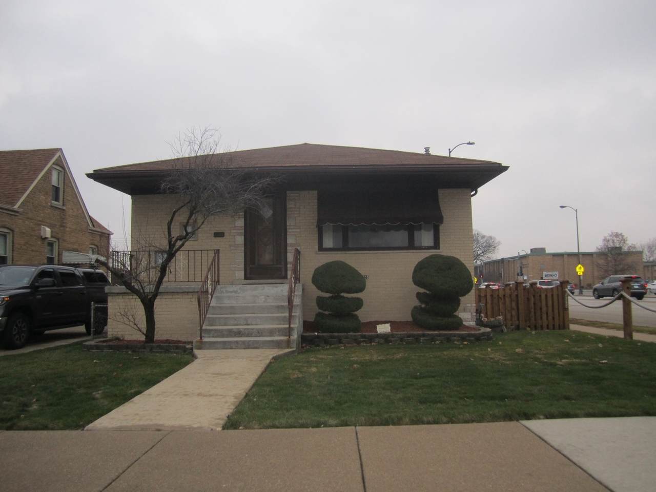 10300 Trumbull Avenue - Photo 1