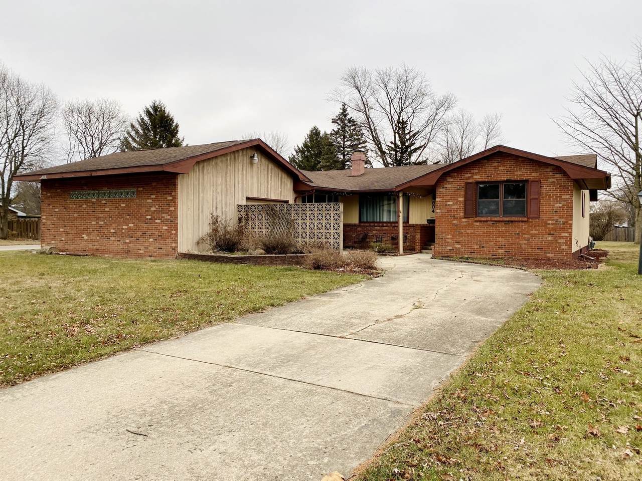 804 Oakcrest Drive - Photo 1