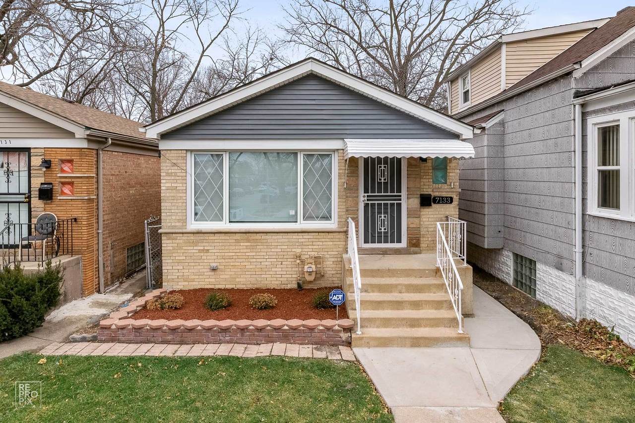 7133 Hoyne Avenue - Photo 1