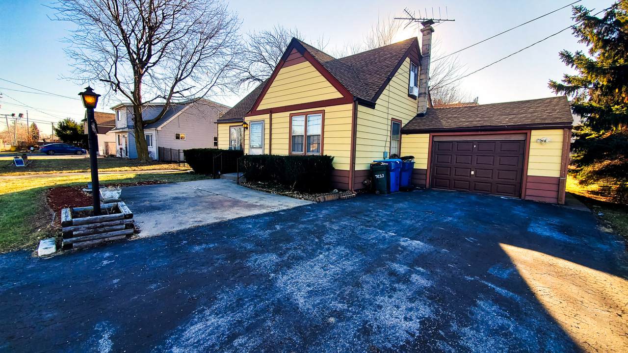 7233 85th Street - Photo 1