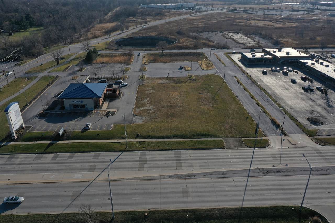 4413 Lincoln Highway - Photo 1