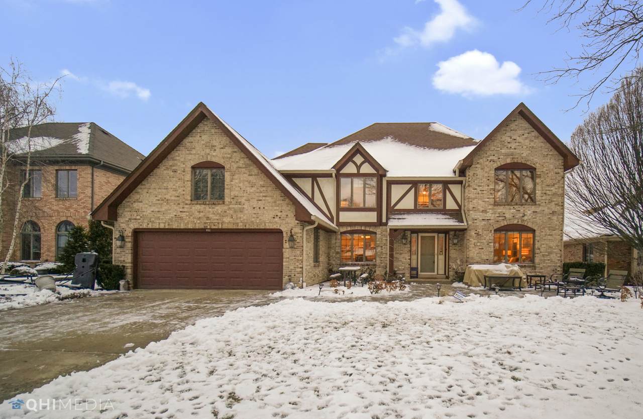 1712 Lakeview Drive - Photo 1