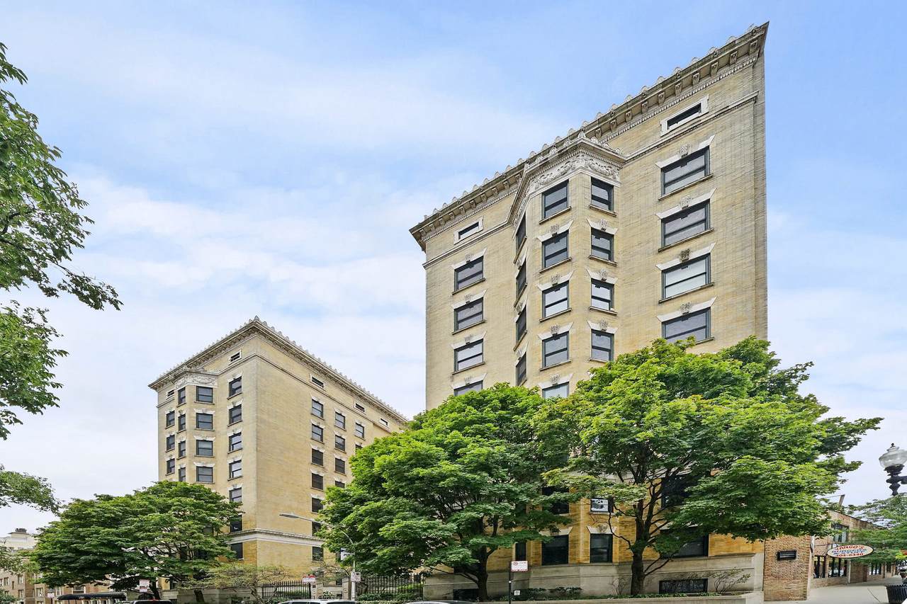 559 Surf Street - Photo 1