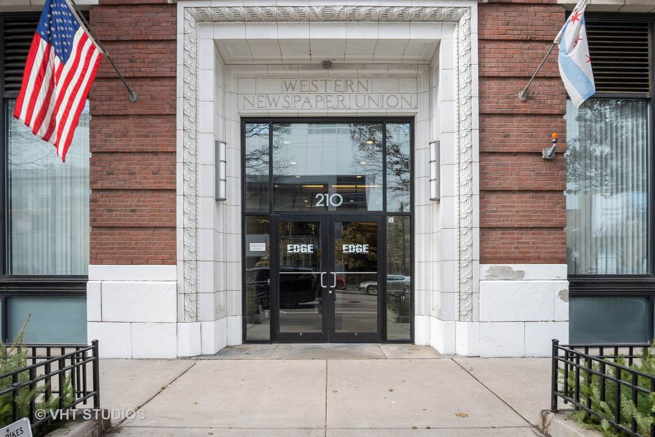 210 Desplaines Street - Photo 1