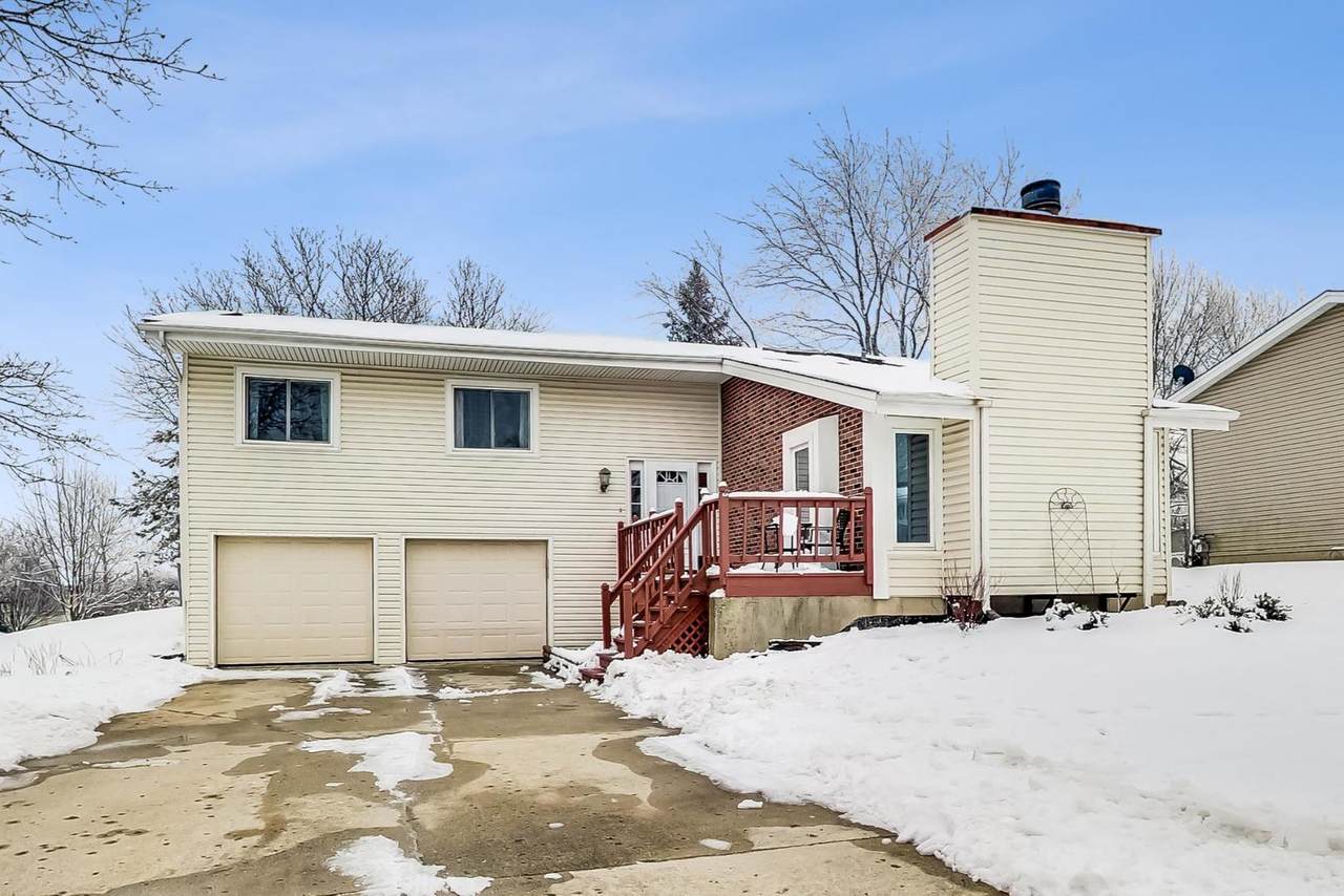 305 Plymouth Lane - Photo 1