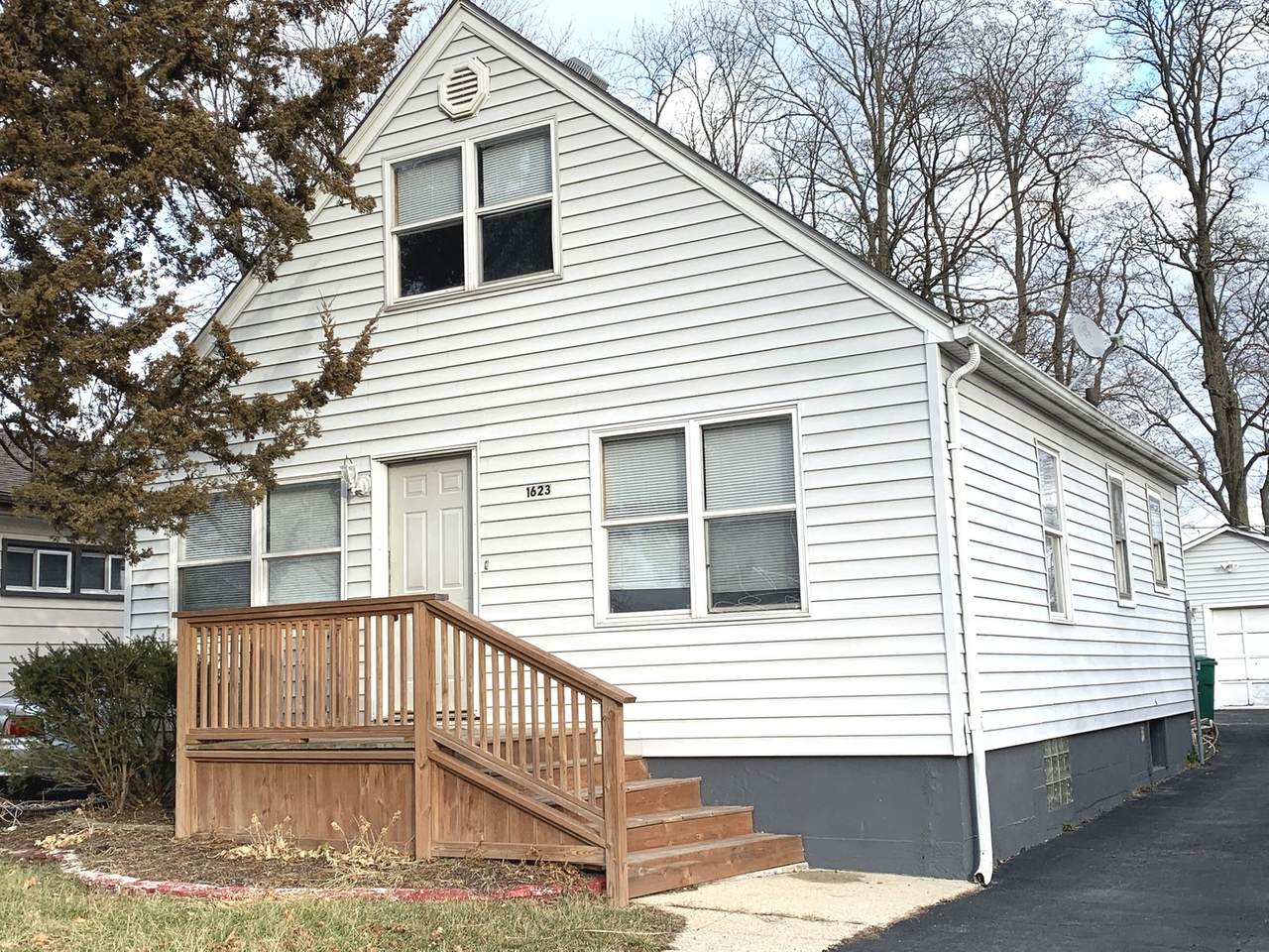 1623 Oak Avenue - Photo 1