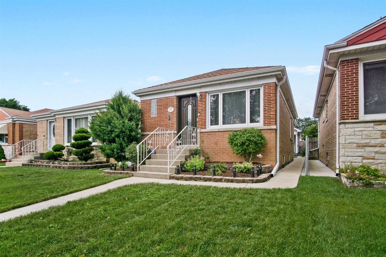 6918 Foster Avenue - Photo 1