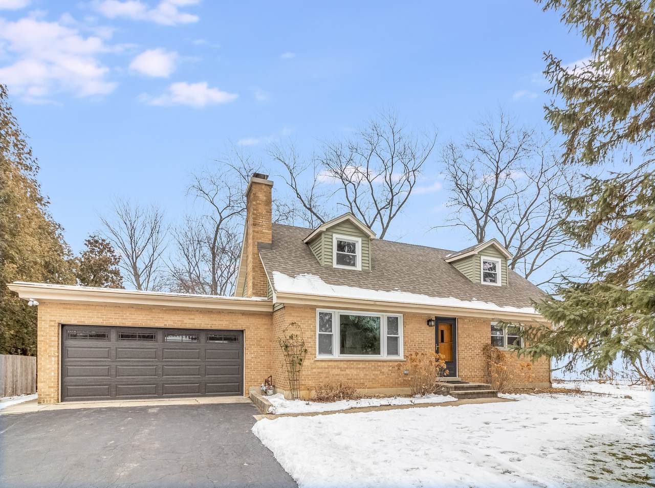 5S241 Middle Road - Photo 1