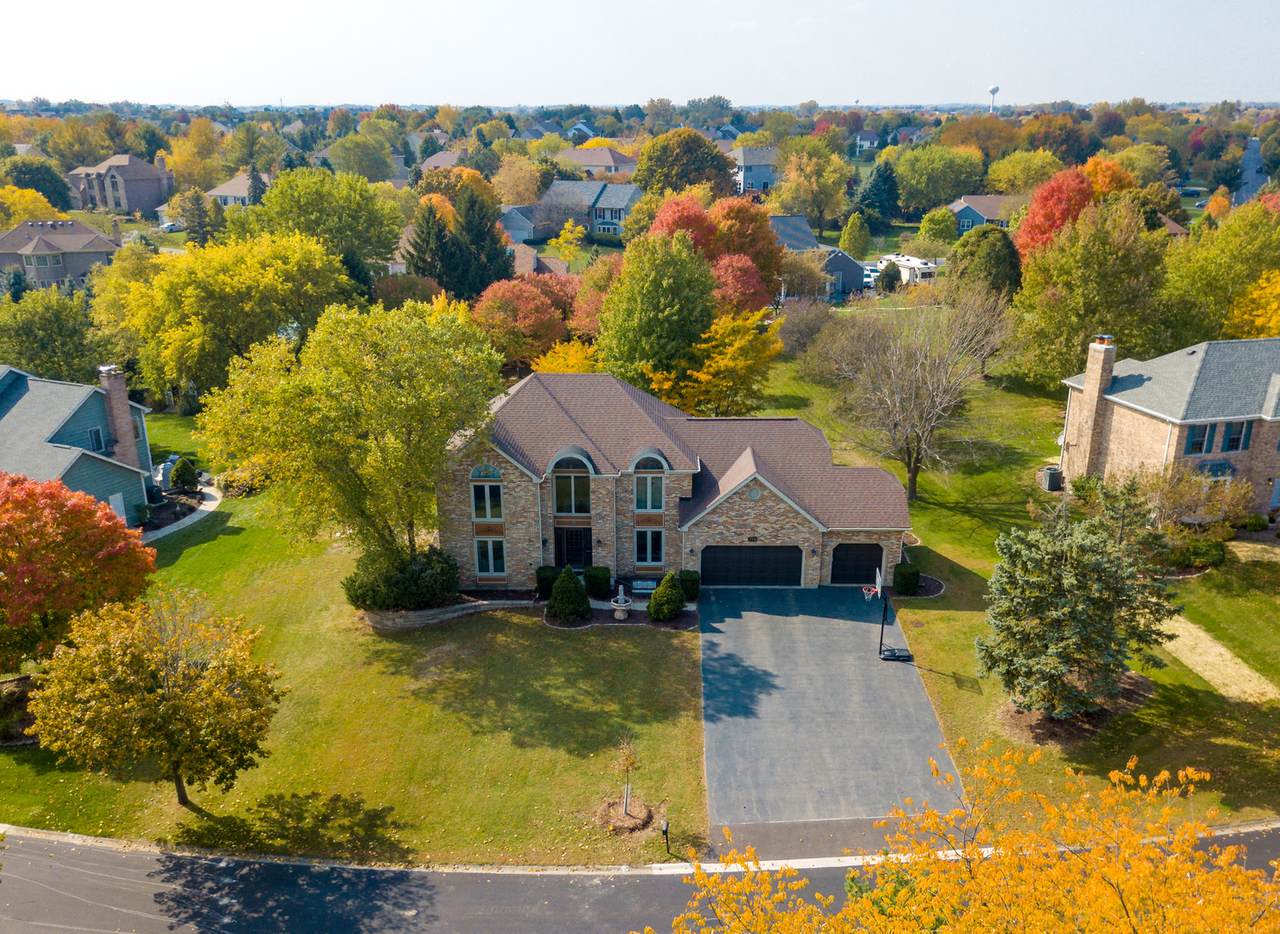 712 Greens View Drive - Photo 1