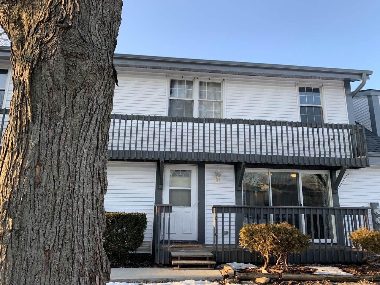 231 Calumet Court - Photo 1