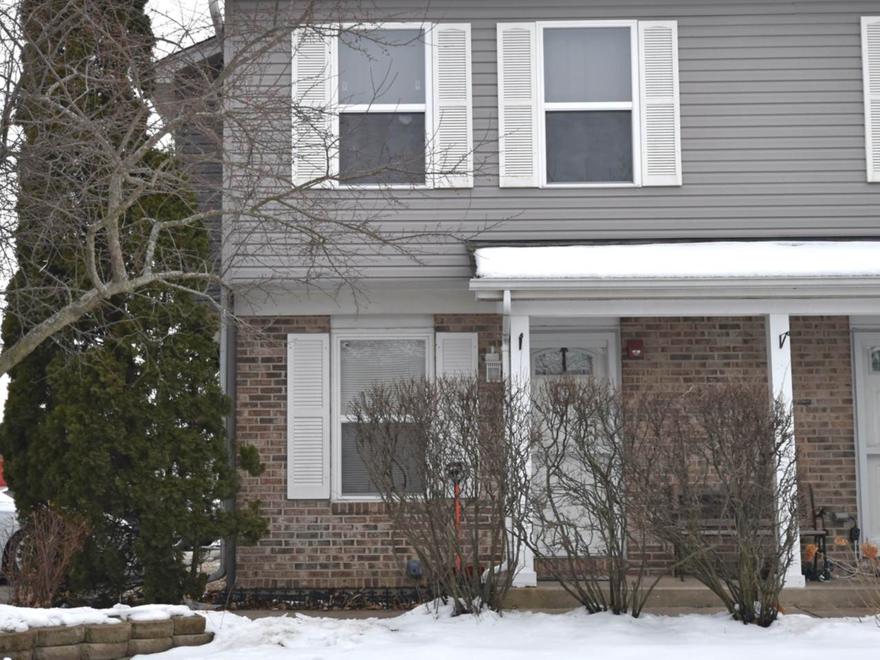 118 Colonial Parkway - Photo 1