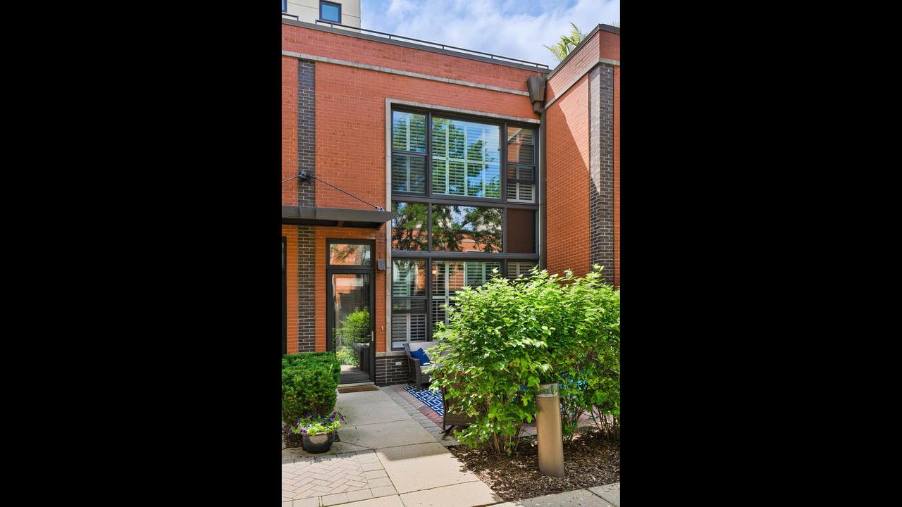 944 Howe Street - Photo 1