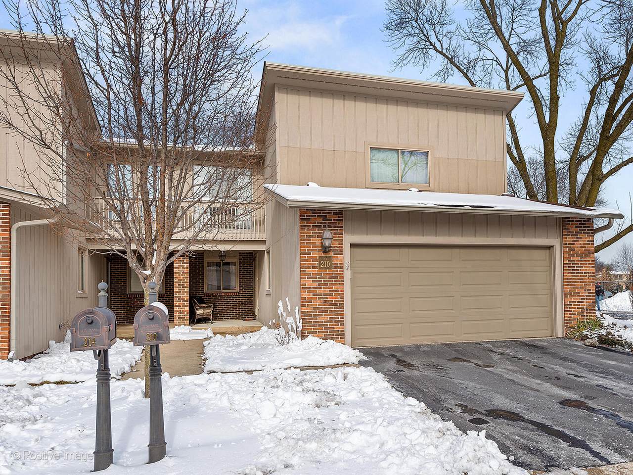 19w210 Ginny Lane - Photo 1