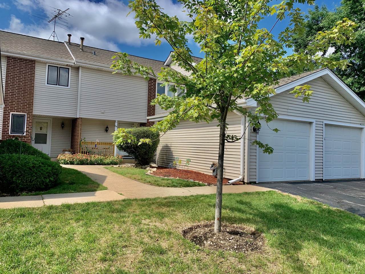 5S014 Spyglass Court - Photo 1
